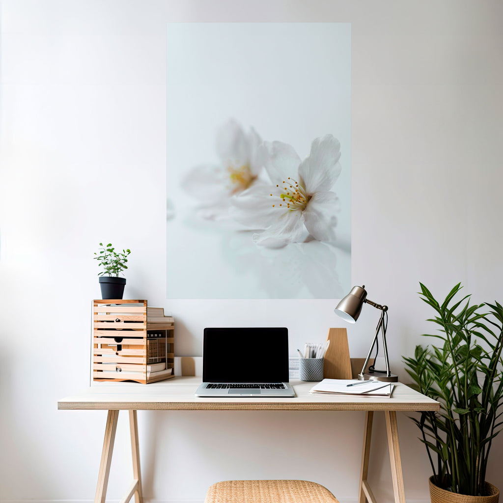 FLEETING WHITE PETALS Poster Vertical Autocolante